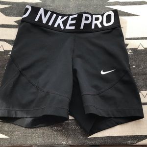 NIKE xs ladies shorts black